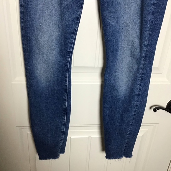 MOTHER High Waisted Looker Ankle Fray in Hop on Hop Off Size 26. - Picture 4 of 13